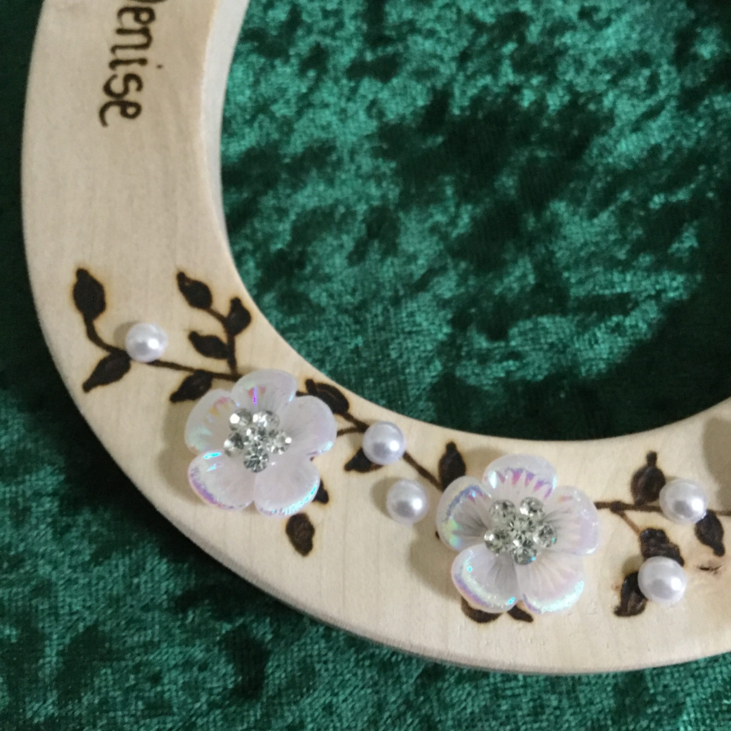 Sparkly Blossom Horseshoe - white
