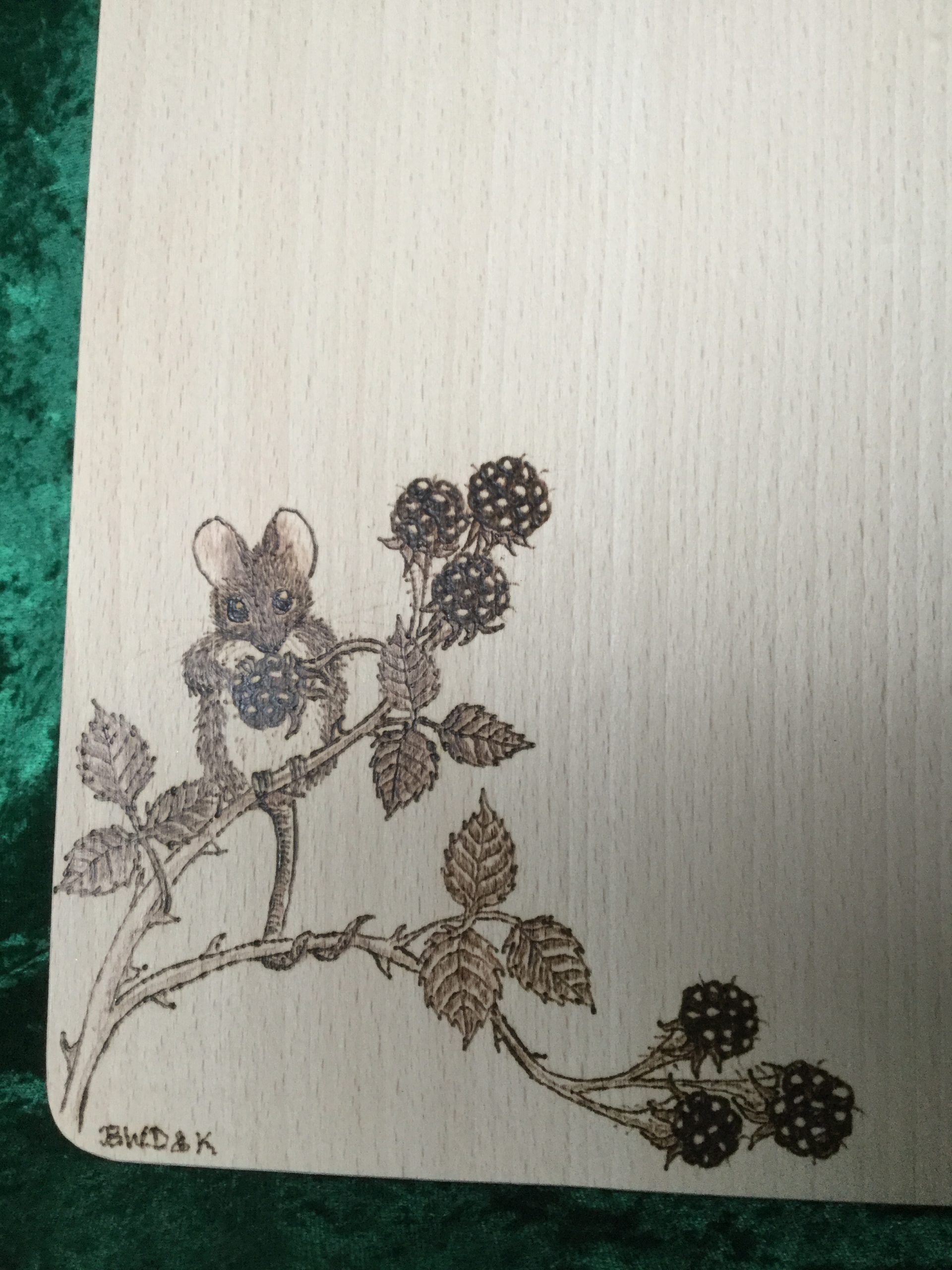 Beech chopping board - front facing mouse
