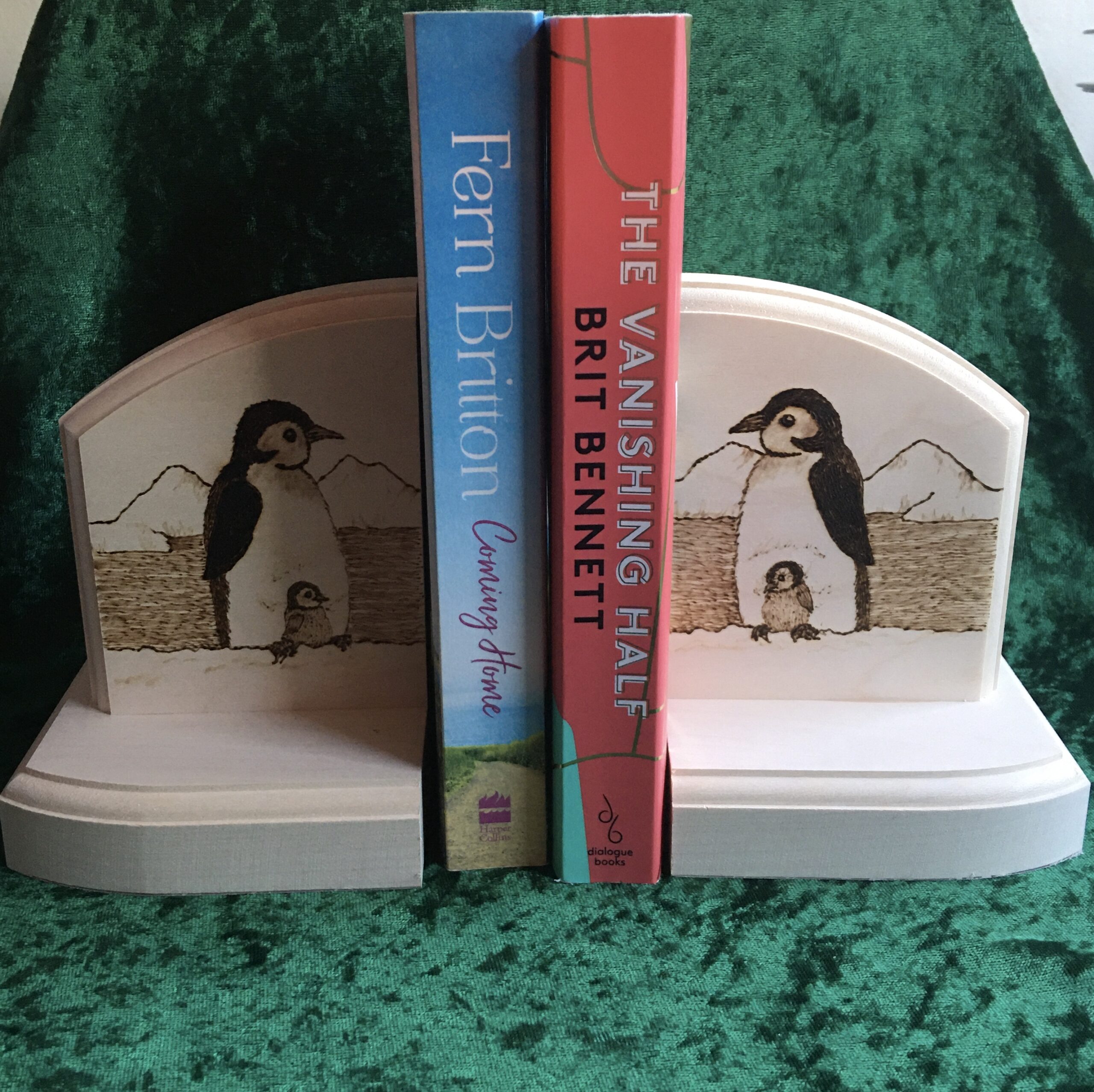 Bookends - sycamore/penguins