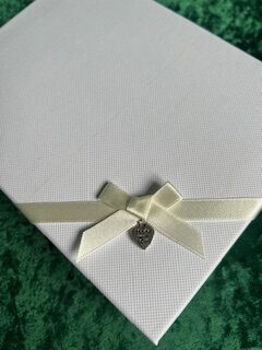 Small presentation box in ivory