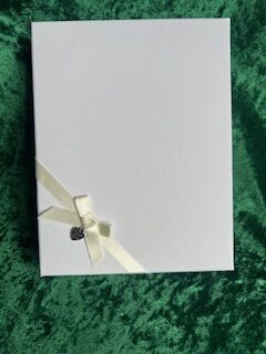 Small presentation box in ivory 2